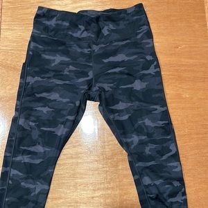 Athleta Camo woman’s Ultimate 7/8 tight